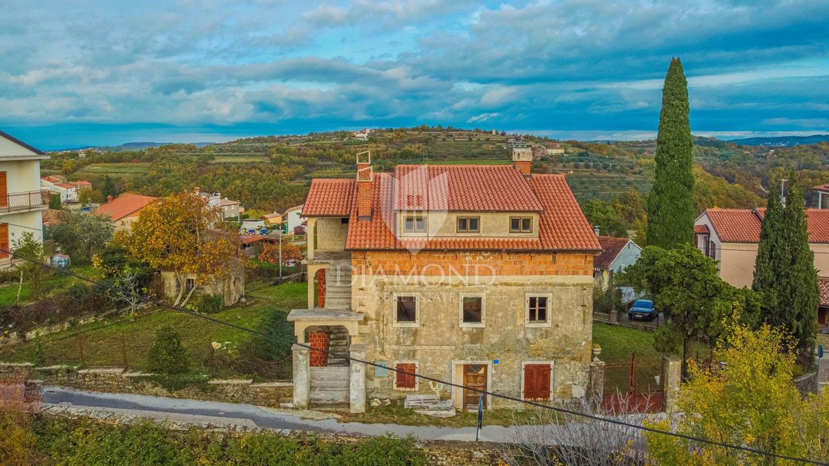 Momjan, izjemna hiša s čudovitim razgledom!