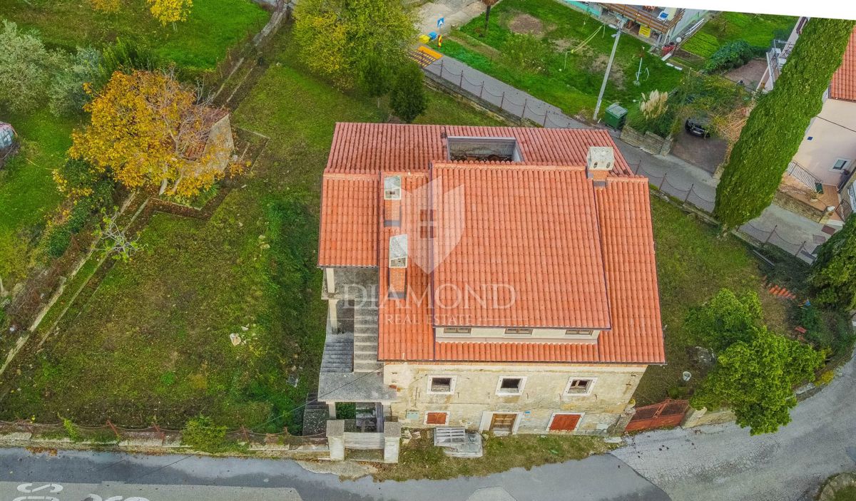 Momjan, izjemna hiša s čudovitim razgledom!