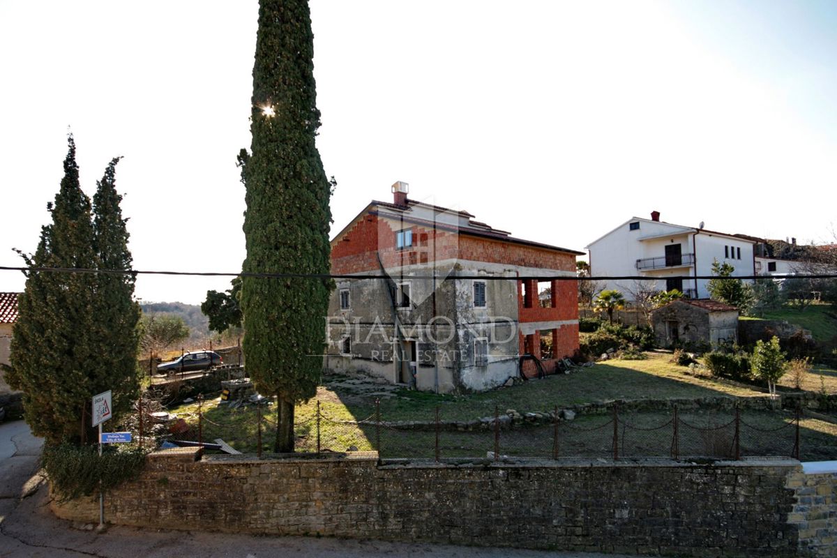 Momjan, izjemna hiša s čudovitim razgledom!