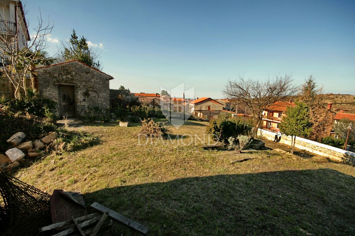 Momjan, izjemna hiša s čudovitim razgledom!
