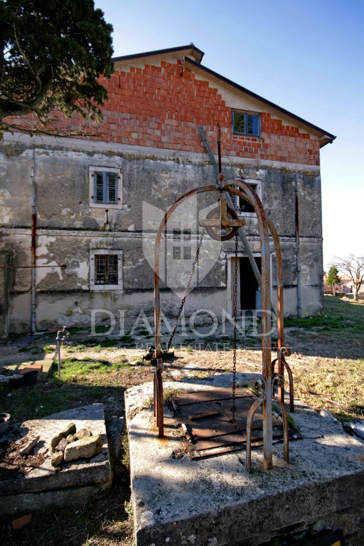 Momjan, izjemna hiša s čudovitim razgledom!