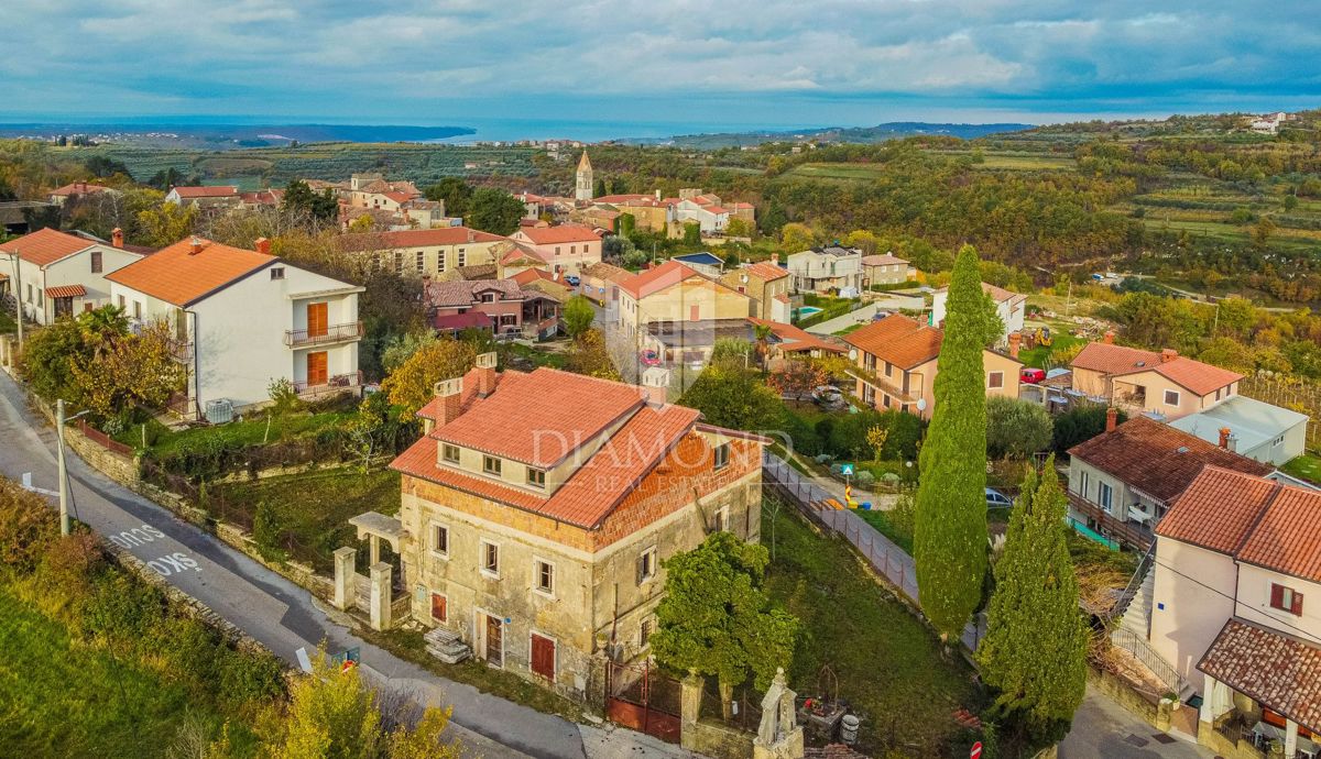 Momjan, izjemna hiša s čudovitim razgledom!