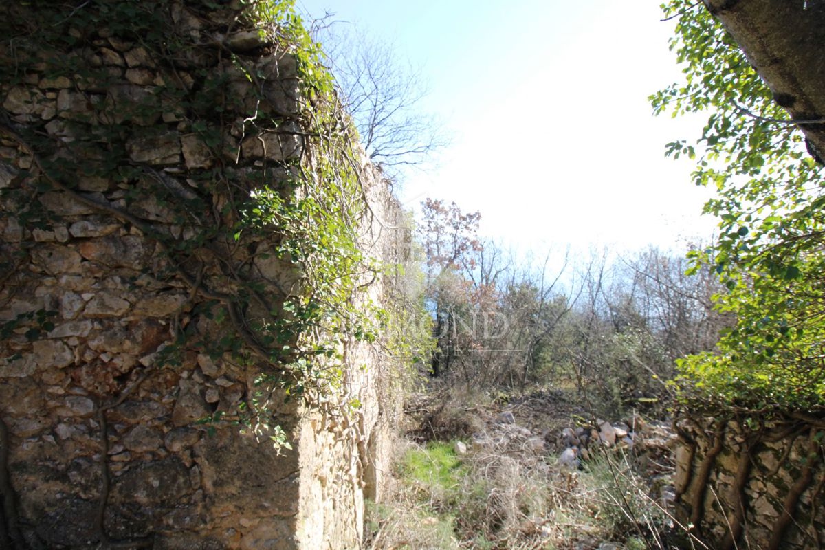 Labin, okolica, starodavna z lepim pogledom na morje