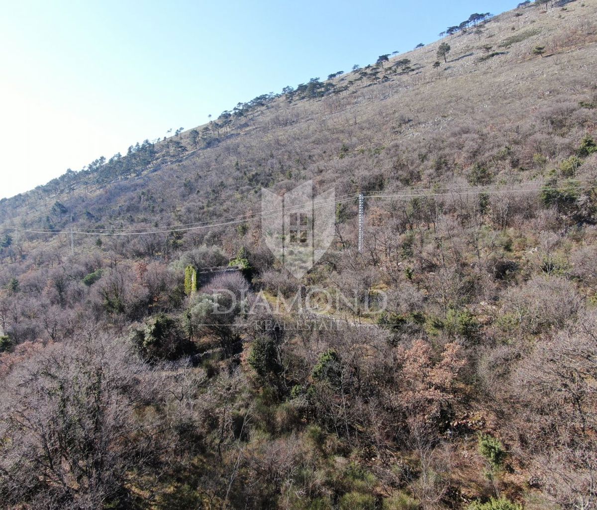 Labin, okolica, starodavna z lepim pogledom na morje