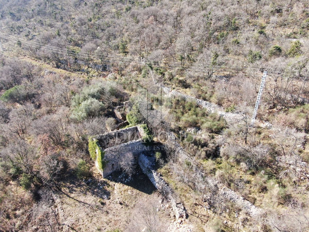 Labin, okolica, starodavna z lepim pogledom na morje
