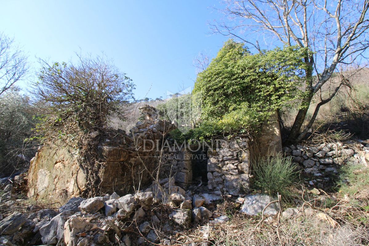 Labin, okolica, starodavna z lepim pogledom na morje