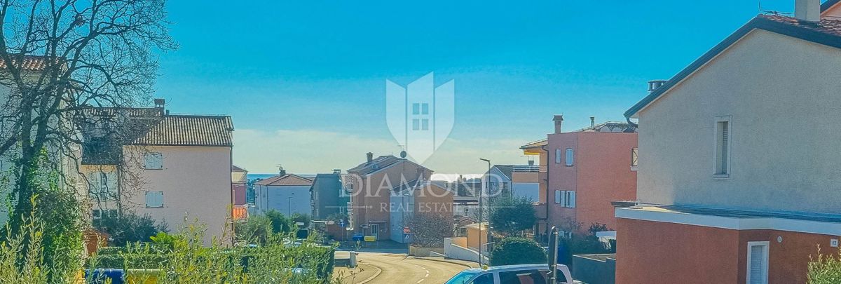 Novigrad, stanovanje na odlični lokaciji s pogledom na morje!
