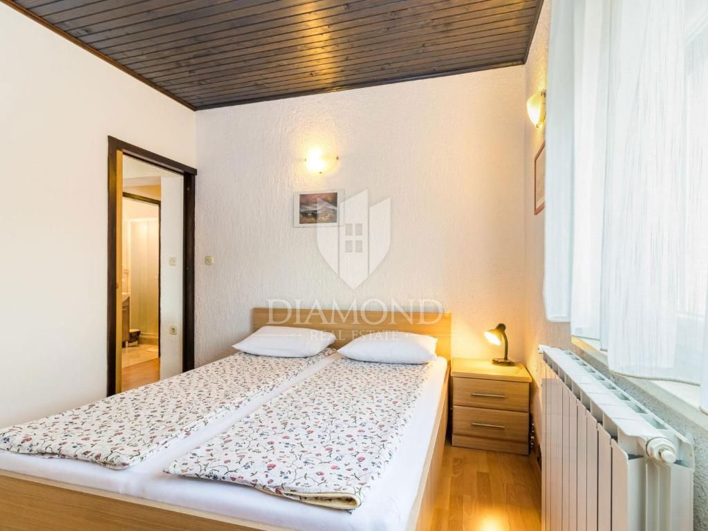 Poreč, apartmajska hiša z bazenom in prostornim vrtom!