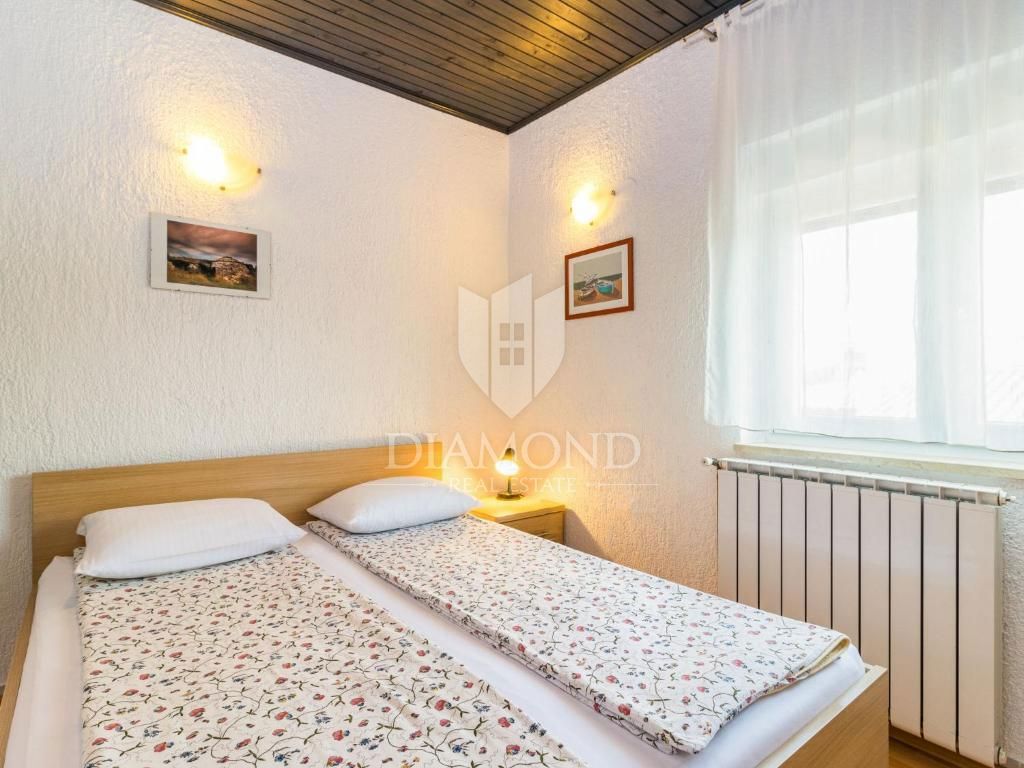 Poreč, apartmajska hiša z bazenom in prostornim vrtom!