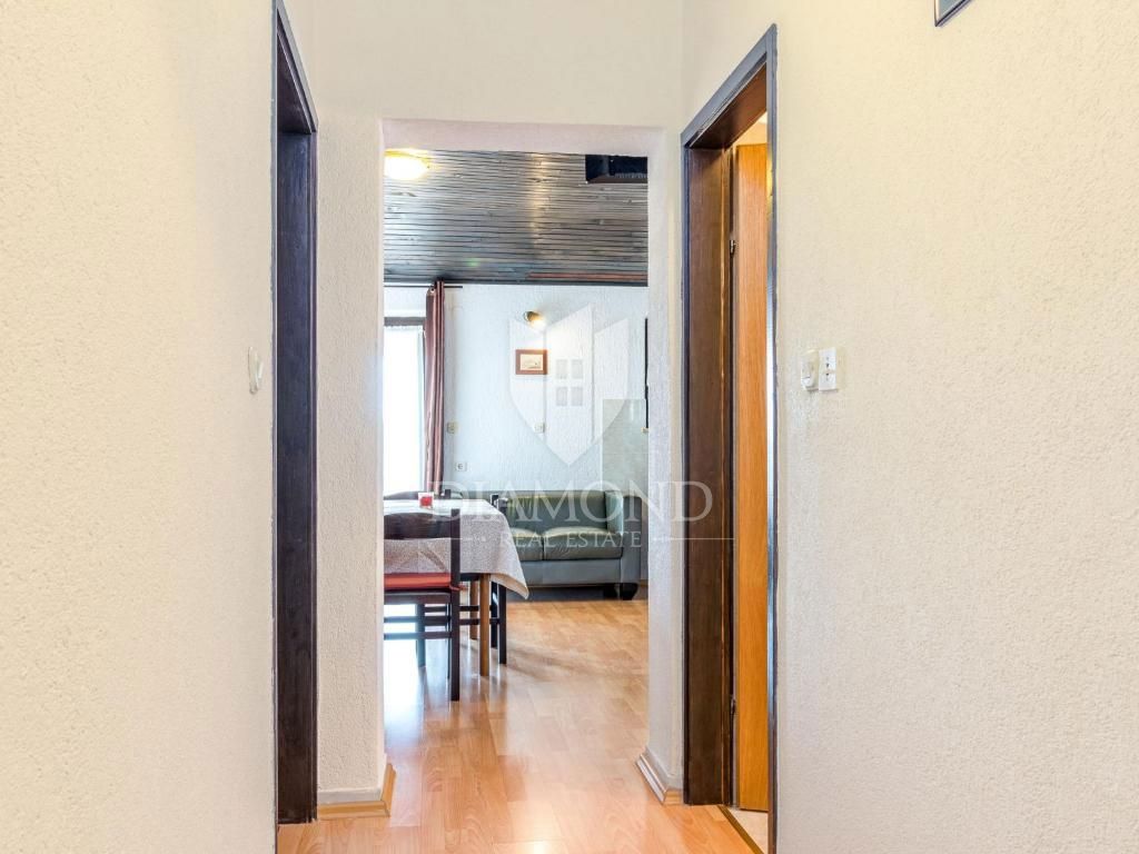 Poreč, apartmajska hiša z bazenom in prostornim vrtom!