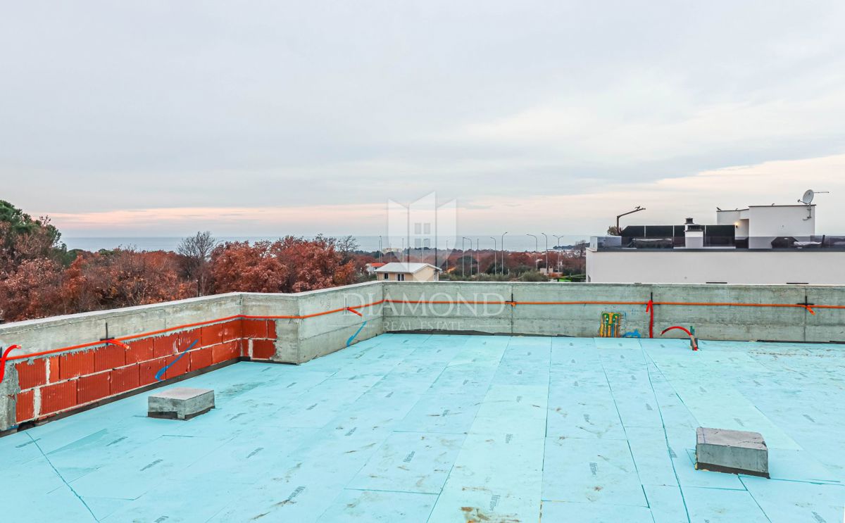 Poreč, odličen PENTHOUSE s pogledom na morje!