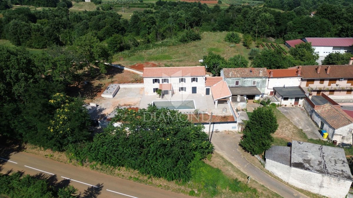 Barban, osrednja Istra, prenovljena kamnita hiša z bazenom