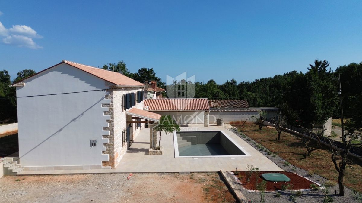 Barban, osrednja Istra, prenovljena kamnita hiša z bazenom