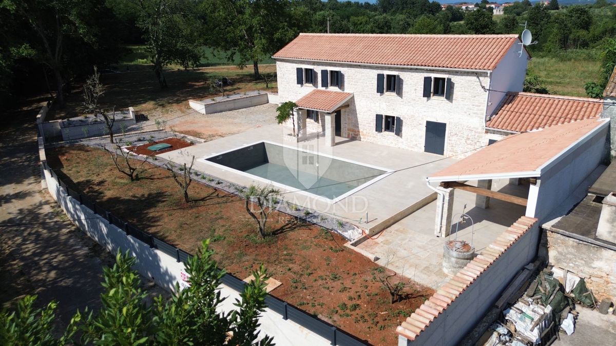 Barban, osrednja Istra, prenovljena kamnita hiša z bazenom