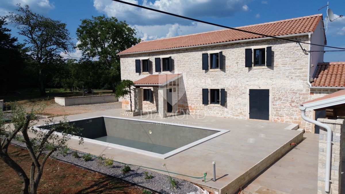 Barban, osrednja Istra, prenovljena kamnita hiša z bazenom