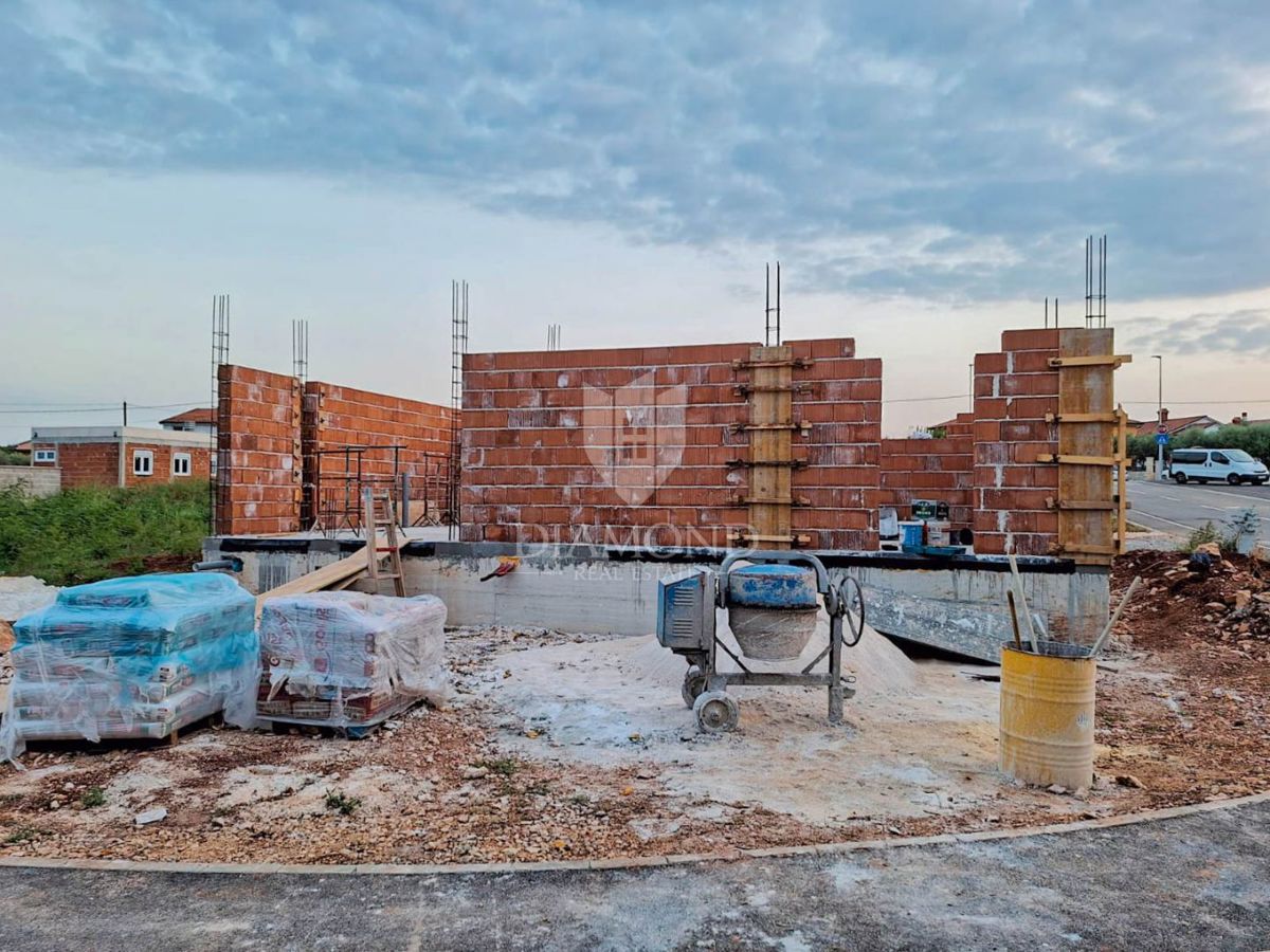 Umag, okolica, novogradnja! Samostojna hiša z bazenom!