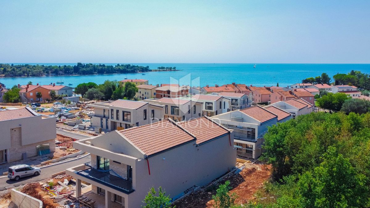 Umag! Luksuzna vila 100 m od morja!