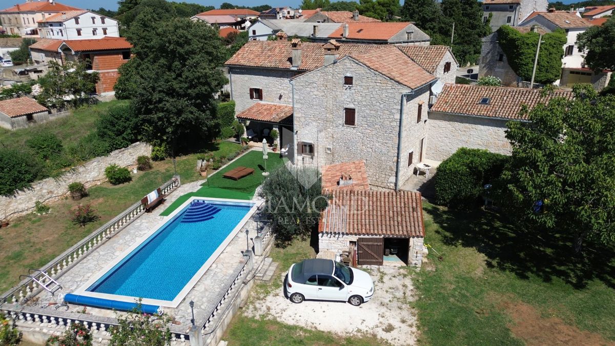 Marčana, okolica, avtohtona hiša v središču vasi