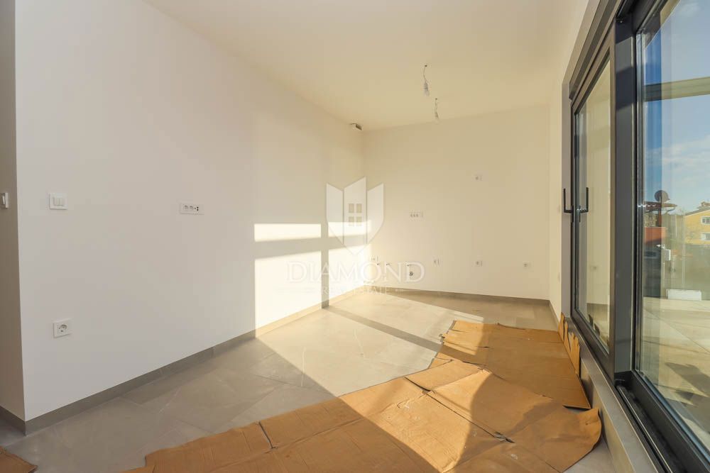 Apartma z dvigalom ob plaži v mirnem delu Medulina!