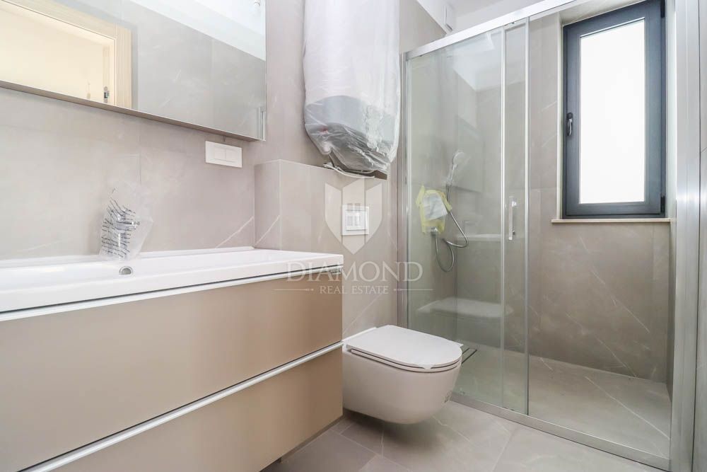 Apartma z dvigalom ob plaži v mirnem delu Medulina!