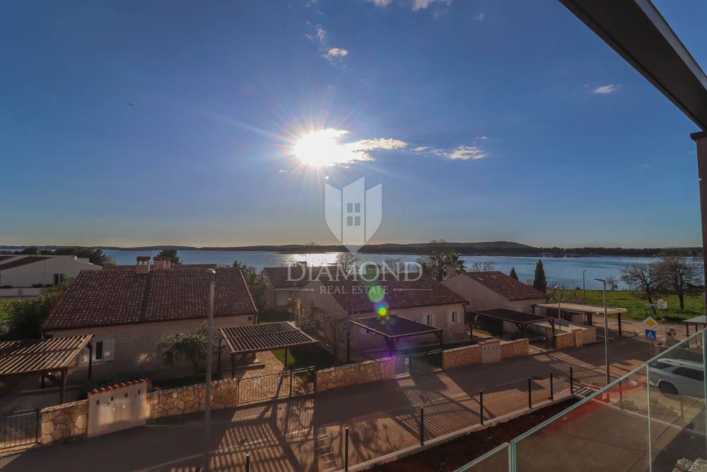 Apartma z dvigalom ob plaži v mirnem delu Medulina!