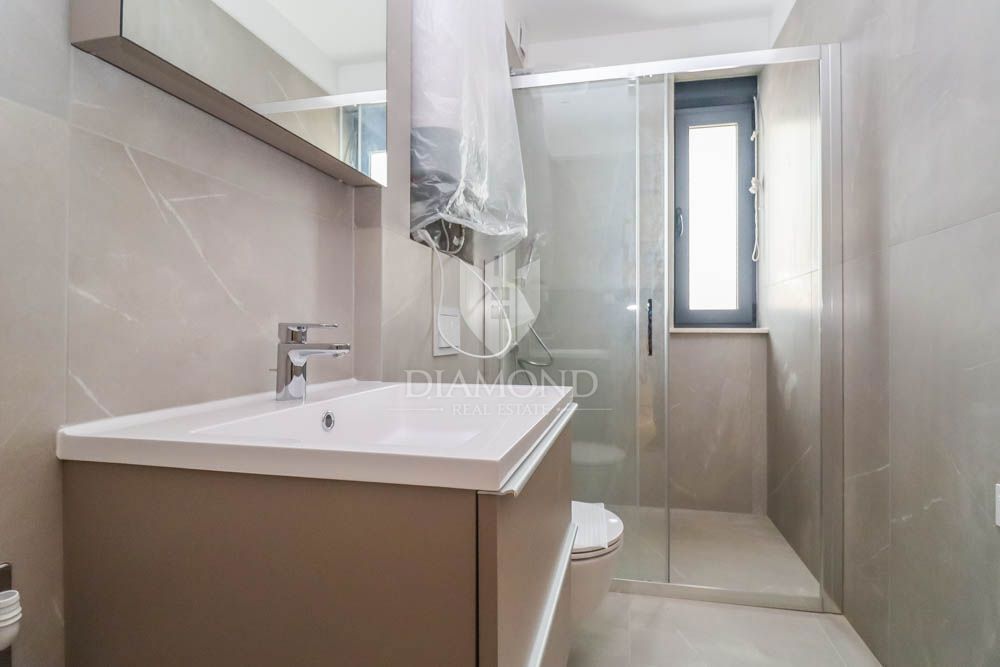 Apartma z dvigalom ob plaži v mirnem delu Medulina!