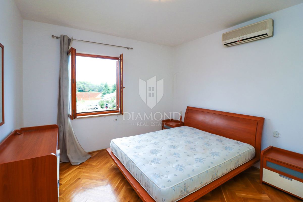 Poreč, prostorno stanovanje s pogledom na morje!