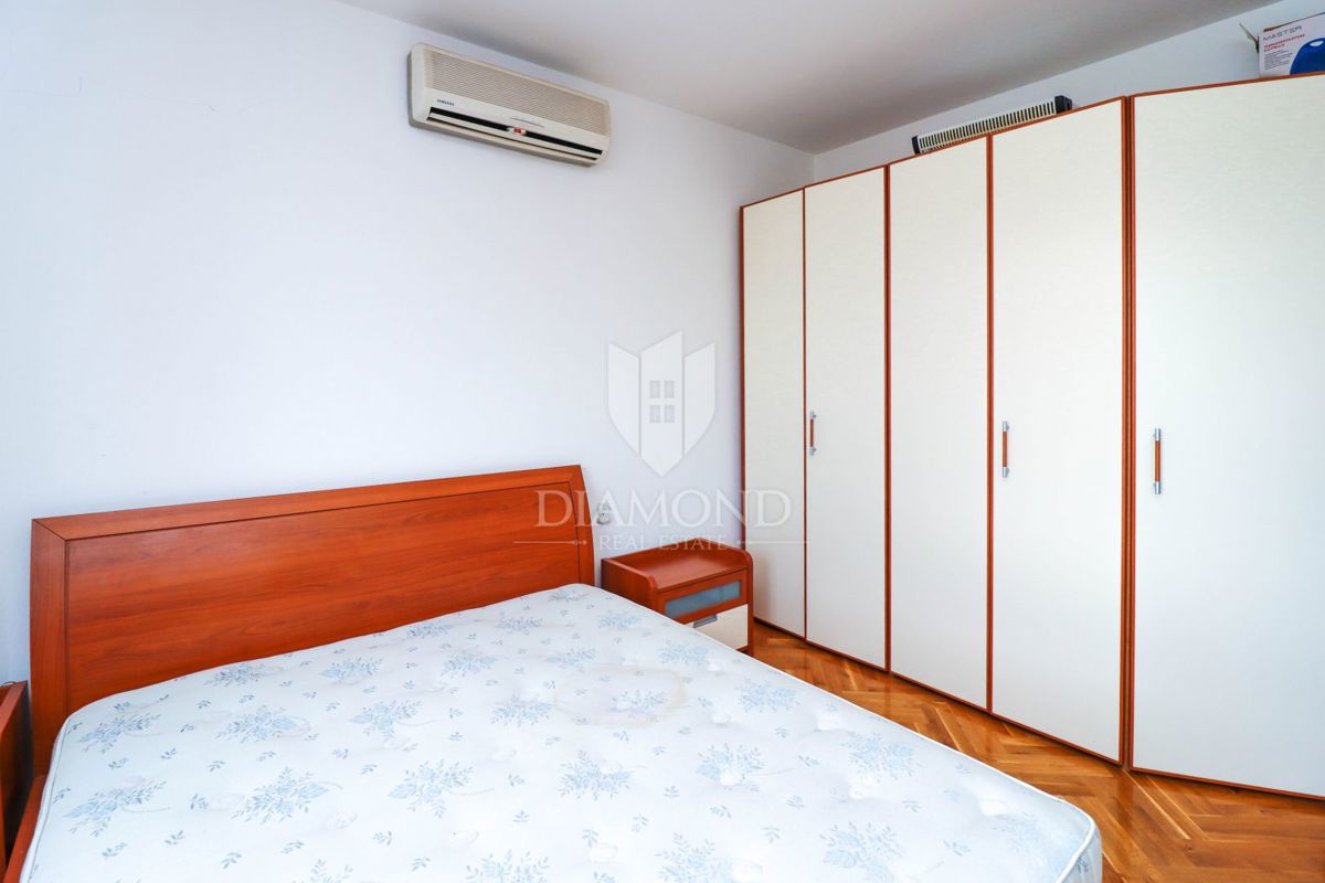 Poreč, prostorno stanovanje s pogledom na morje!