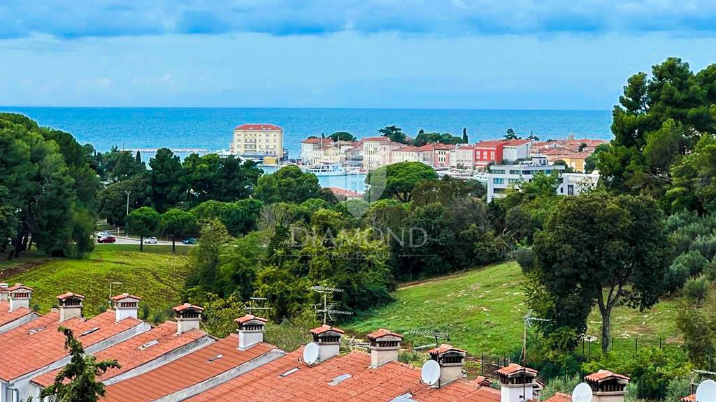 Poreč, prostorno stanovanje s pogledom na morje!