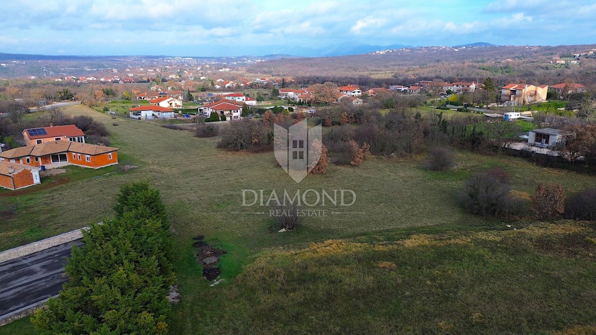 Labin, okolica, gradbeno zemljišče v bližini mesta