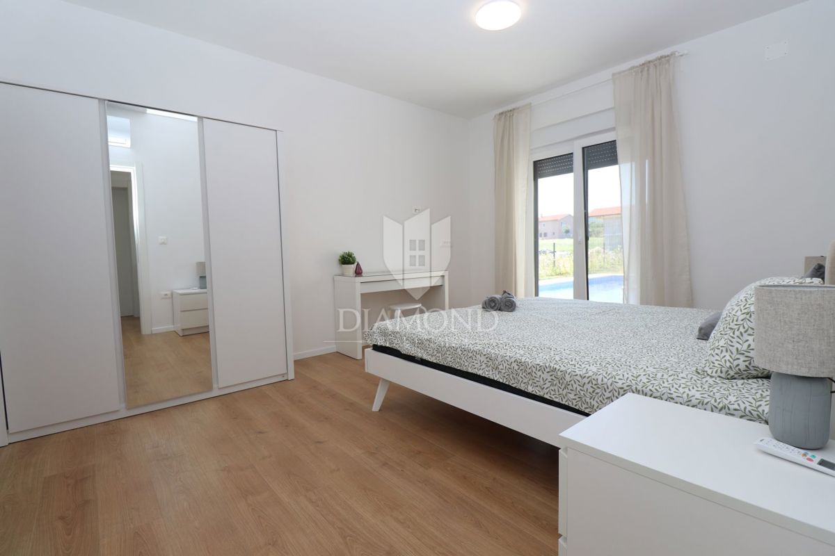 Labin, okolica, novogradnja z bazenom v naravi