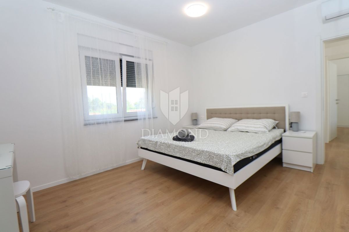 Labin, okolica, novogradnja z bazenom v naravi