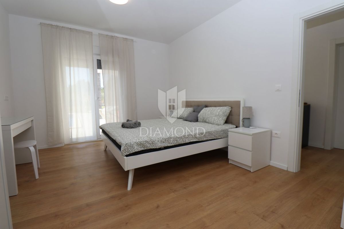 Labin, okolica, novogradnja z bazenom v naravi