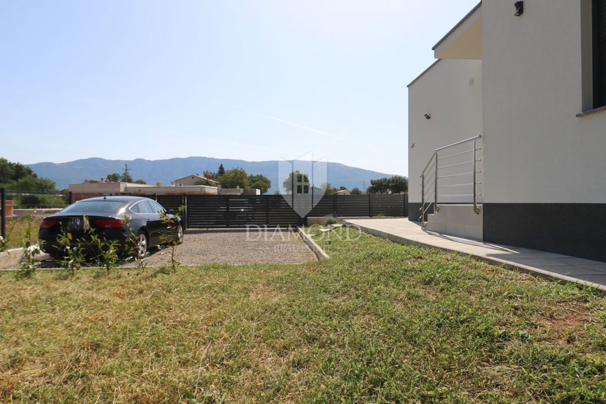 Labin, okolica, novogradnja z bazenom v naravi