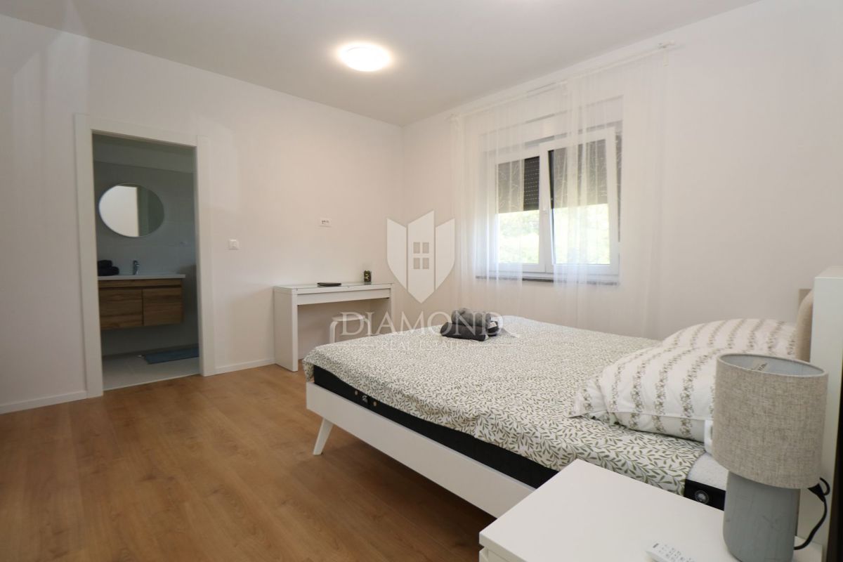 Labin, okolica, novogradnja z bazenom v naravi