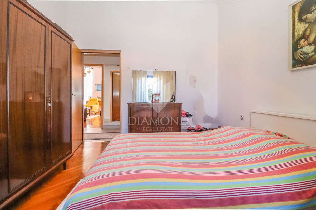 Apartmaj Centar, Pula, 75m2
