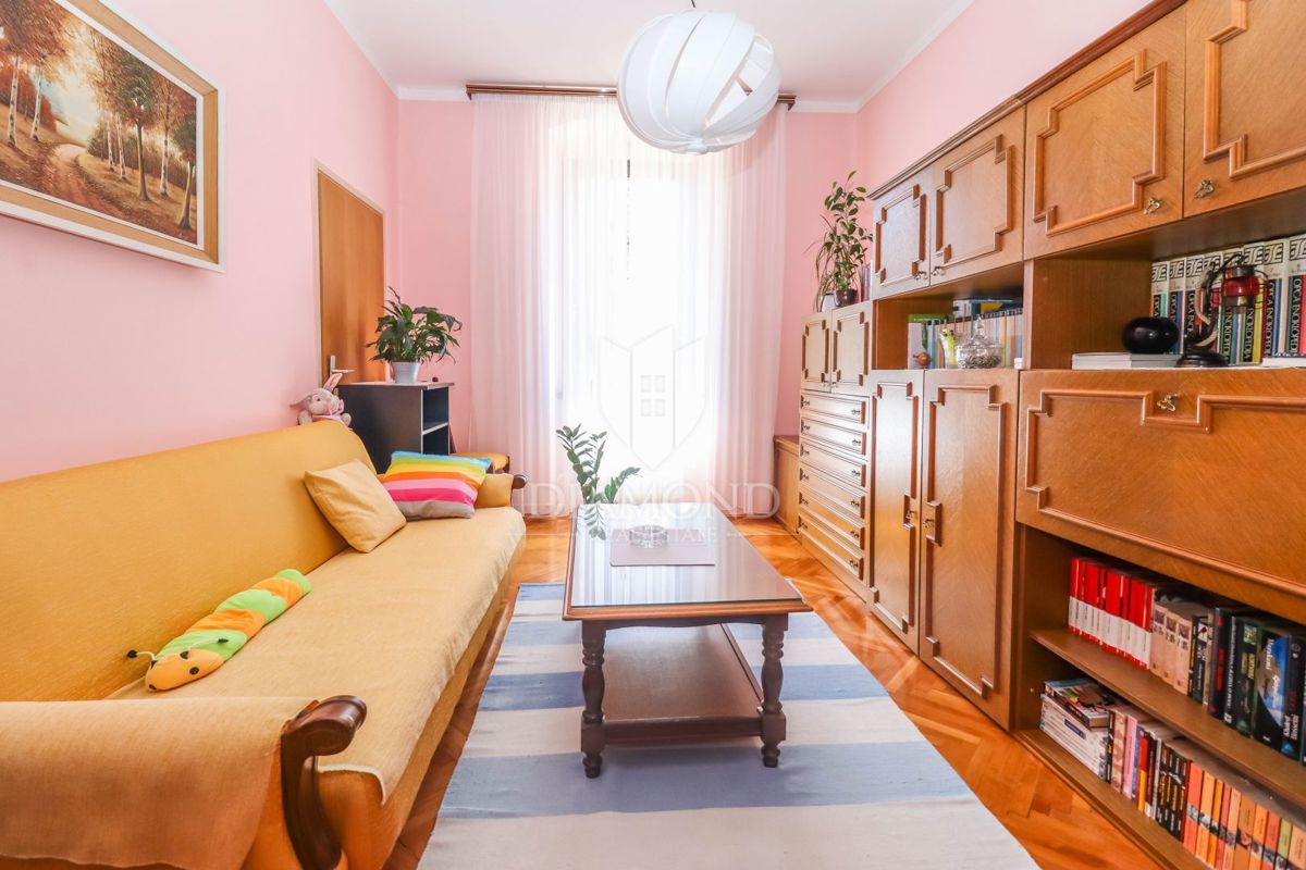Apartmaj Centar, Pula, 75m2