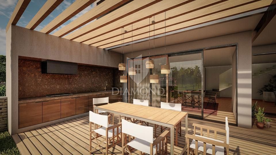 Zemljišče s projektom in gradbenim dovoljenjem, v bližini Poreča
