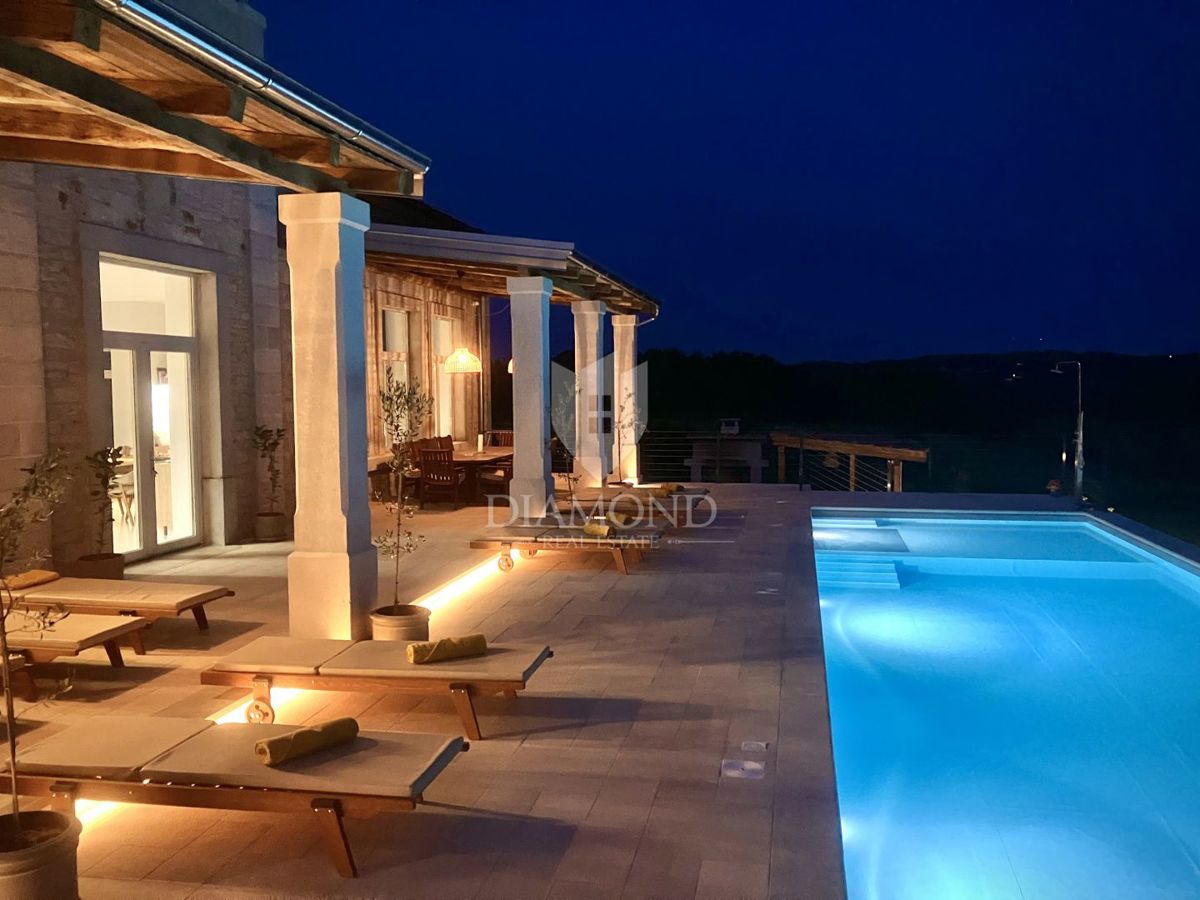 Poreč, Okolica, Edinstvena Vila z Bazenom