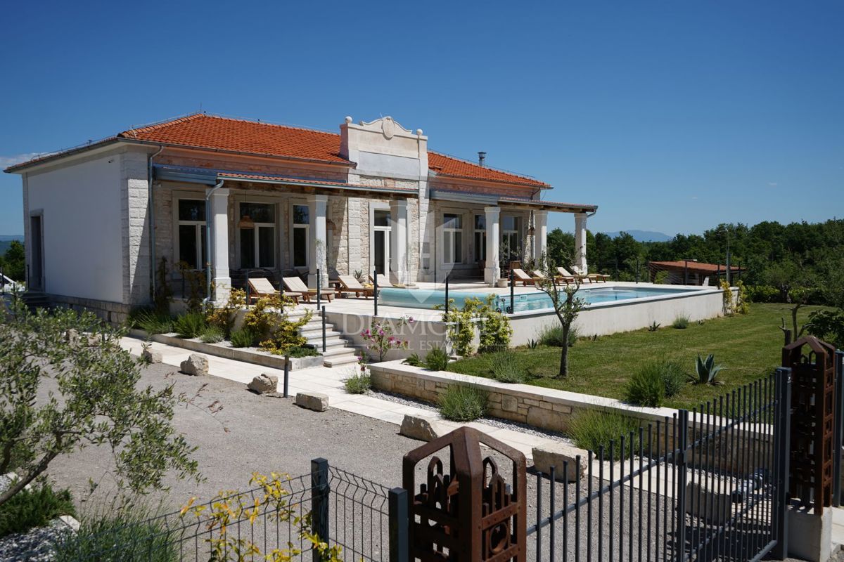 Poreč, Okolica, Edinstvena Vila z Bazenom