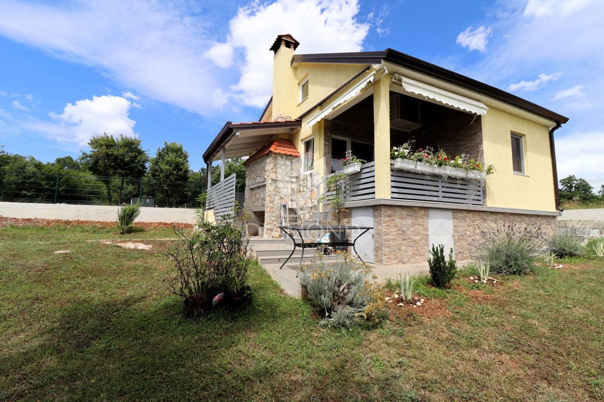 Poreč, samostojna hiša na mirni lokaciji v bližini mesta!
