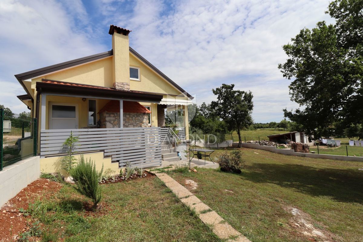 Poreč, samostojna hiša na mirni lokaciji v bližini mesta!