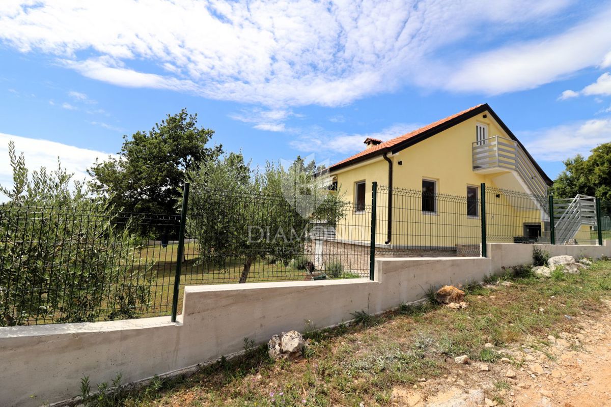 Poreč, samostojna hiša na mirni lokaciji v bližini mesta!