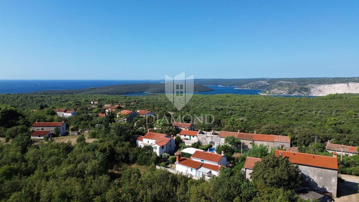 Labin, gradbeno zemljišče s pogledom na morje 