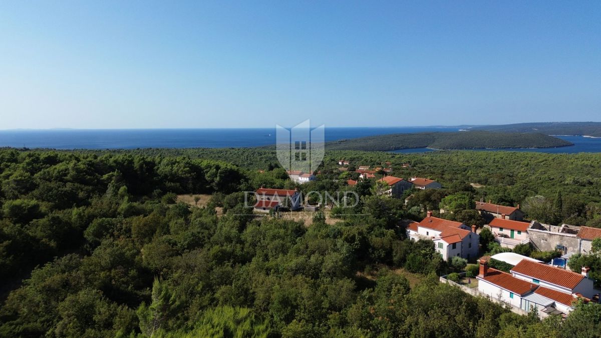Labin, gradbeno zemljišče s pogledom na morje 