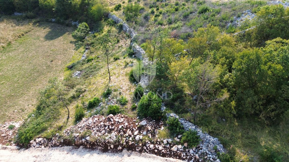 Brseč, gradbena parcela z lepim pogledom na morje 