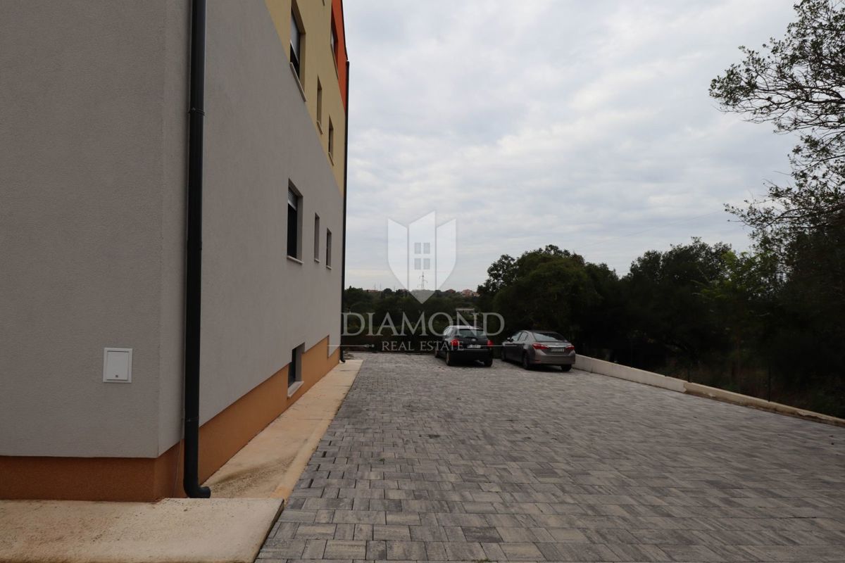 Stanovanje z vrtom in garažo na mirni lokaciji
