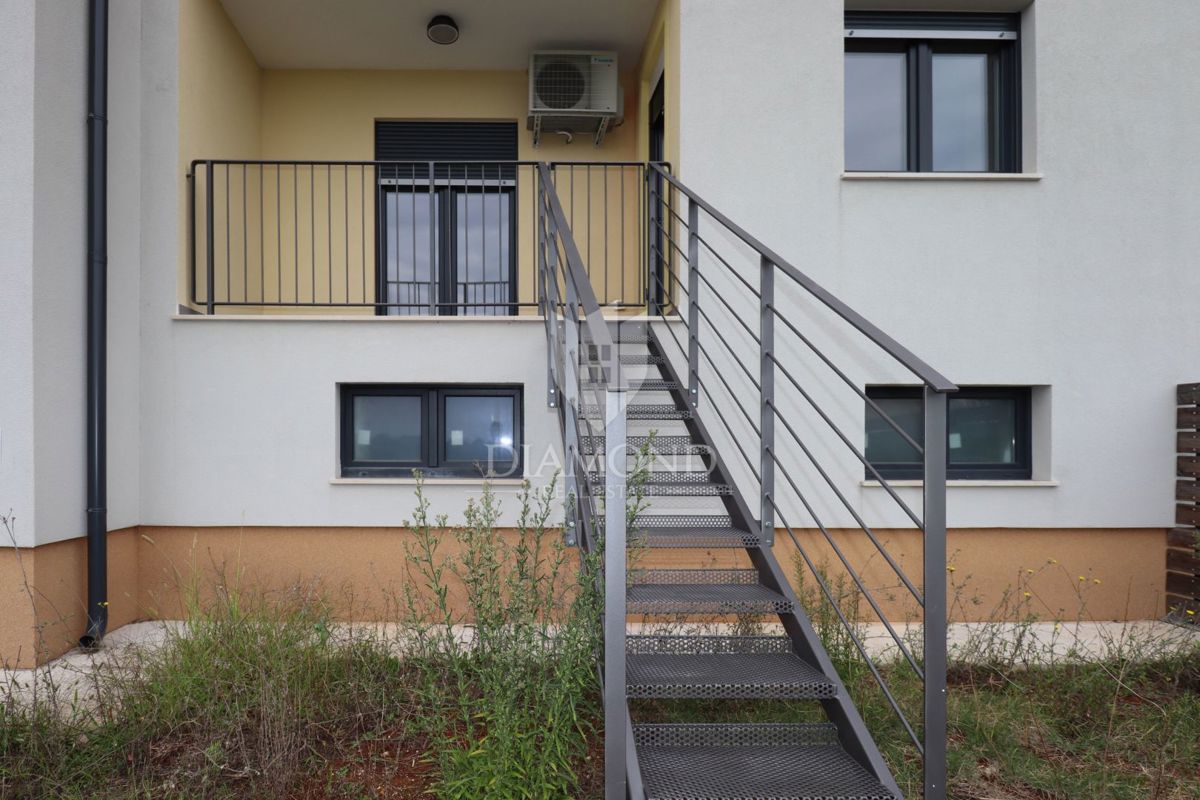 Stanovanje z vrtom in garažo na mirni lokaciji