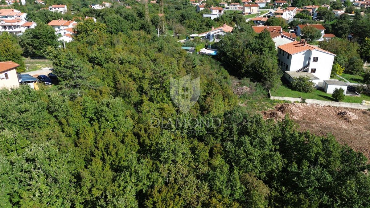 Veliko gradbeno zemljišče v Labinu