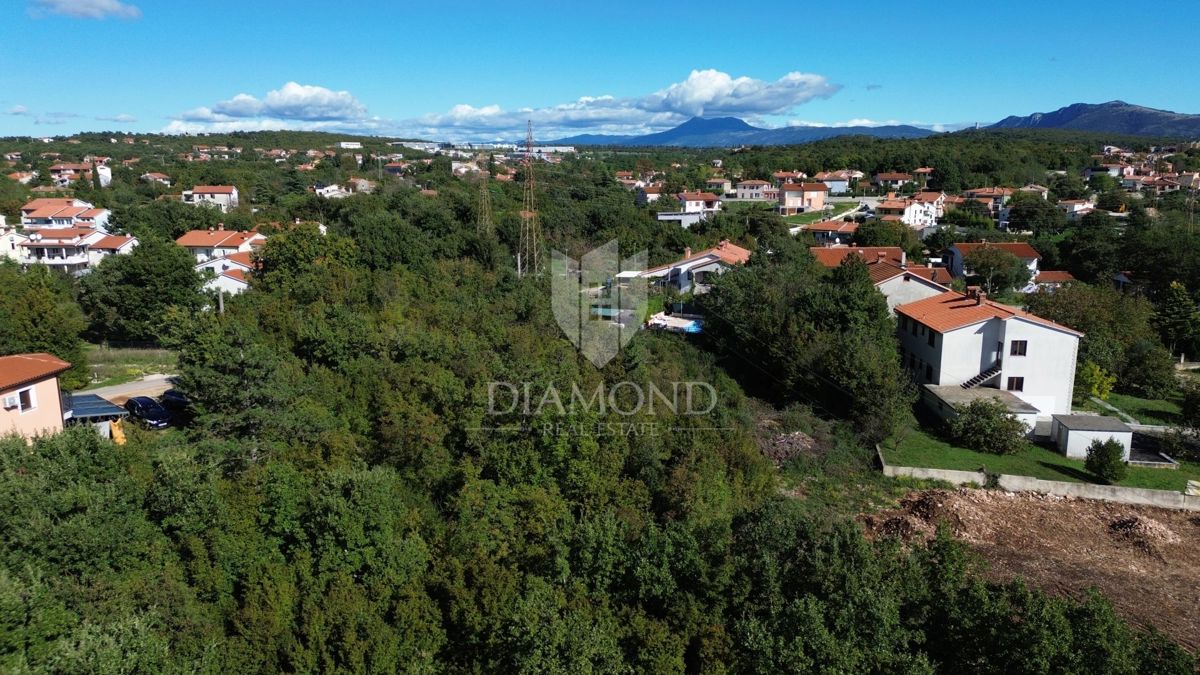 Veliko gradbeno zemljišče v Labinu